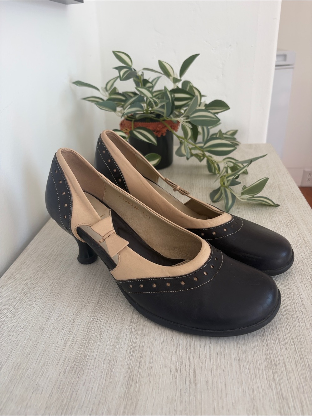 John Fluevog "Fellowship Hi: Tennessee" Black Cream Pumps - Size 11.5 run small!